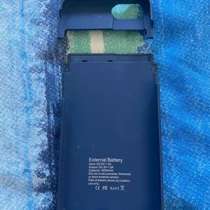 Recharging battery case with kickstand